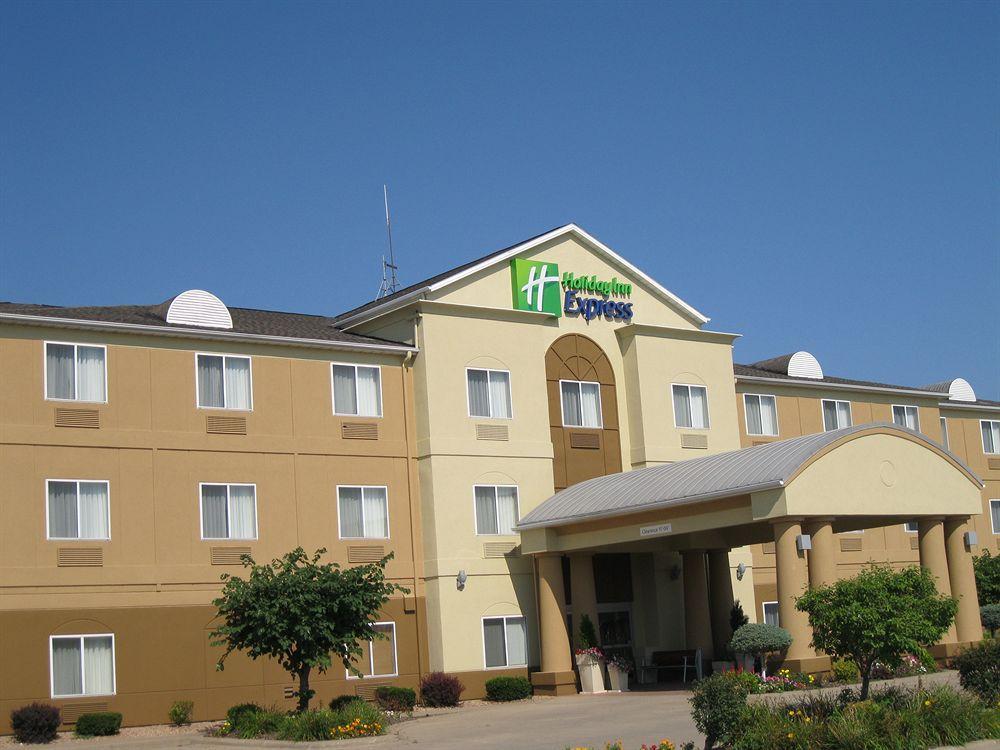 Holiday Inn Express Hotel & Suites Burlington By Ihg Kültér fotó
