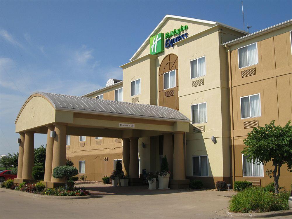 Holiday Inn Express Hotel & Suites Burlington By Ihg Kültér fotó