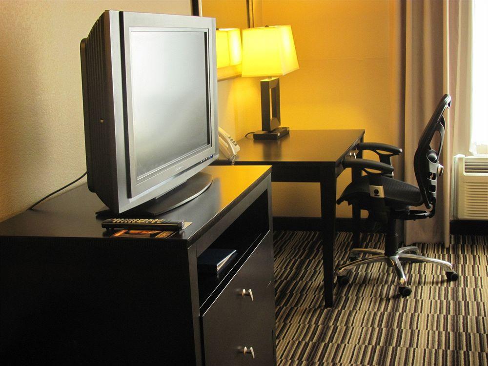 Holiday Inn Express Hotel & Suites Burlington By Ihg Kültér fotó