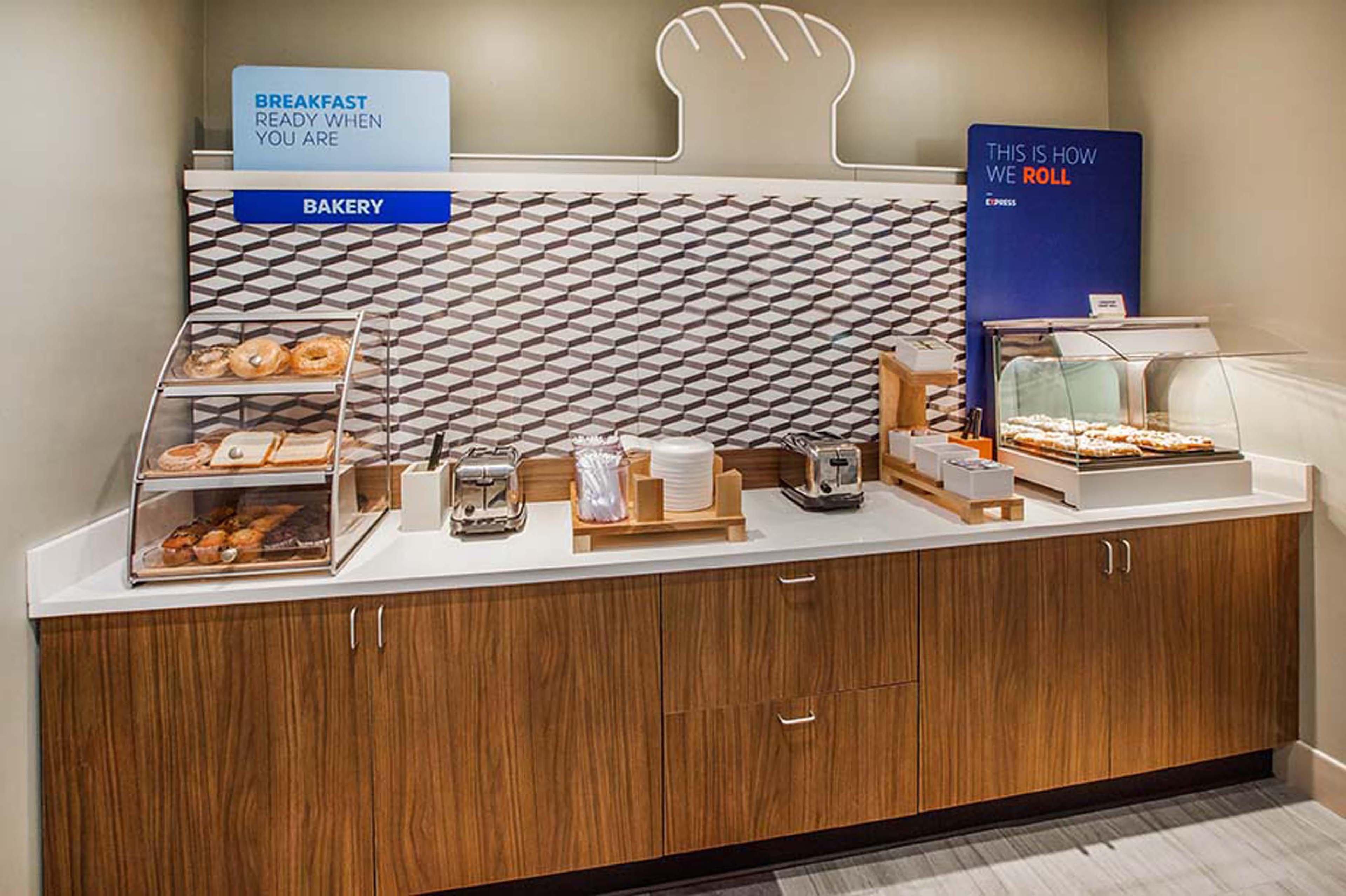 Holiday Inn Express Hotel & Suites Burlington By Ihg Kültér fotó