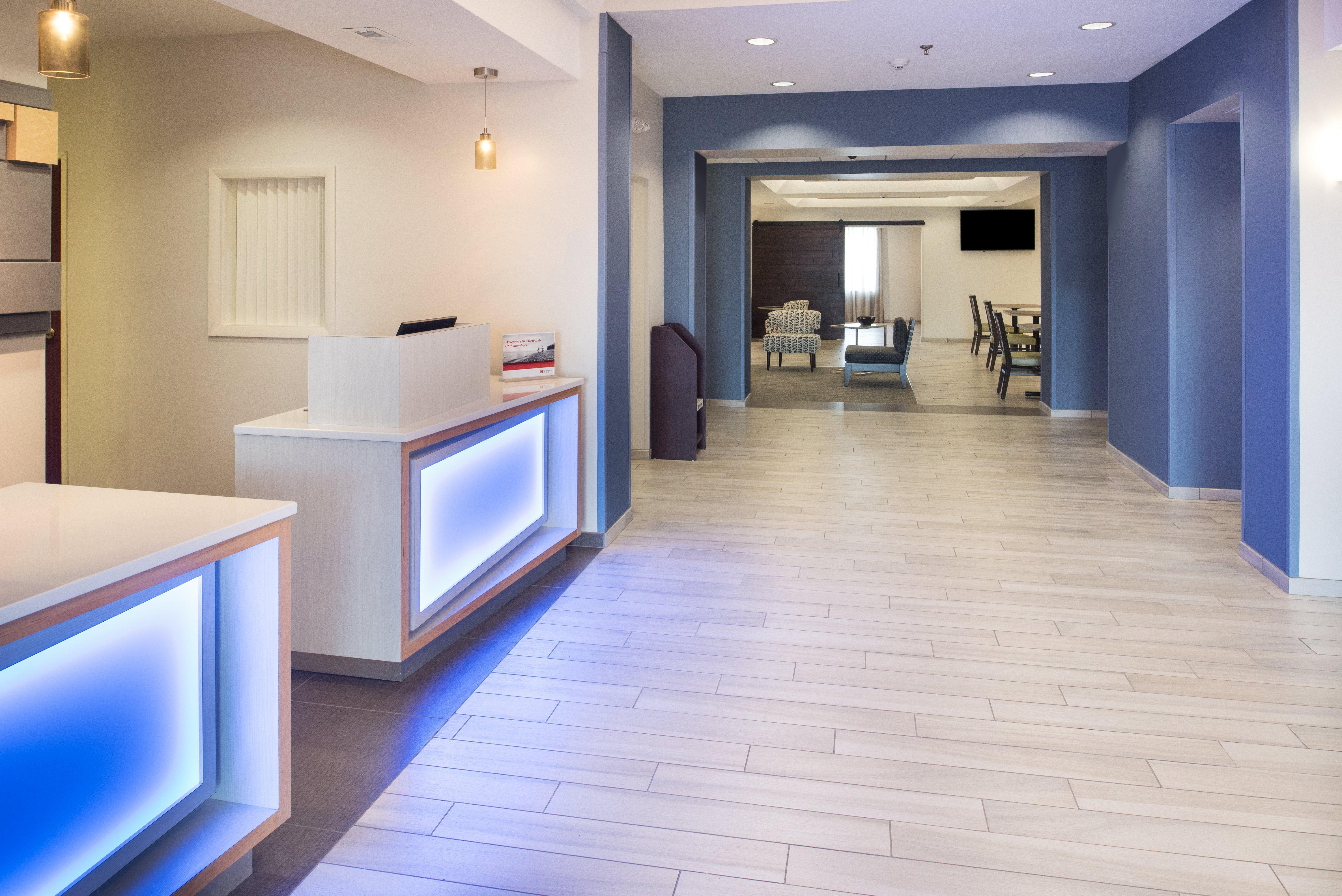 Holiday Inn Express Hotel & Suites Burlington By Ihg Kültér fotó