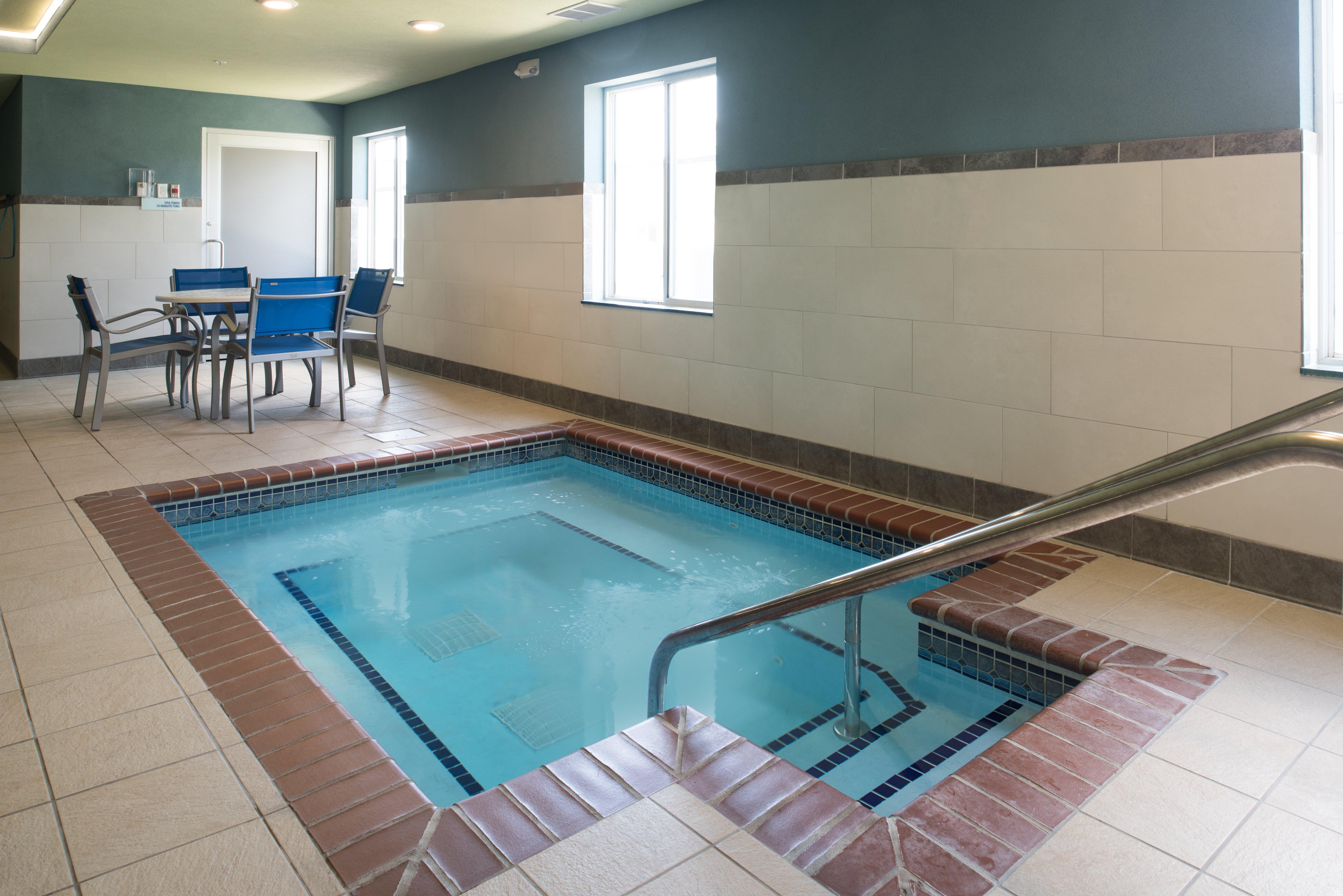 Holiday Inn Express Hotel & Suites Burlington By Ihg Kültér fotó