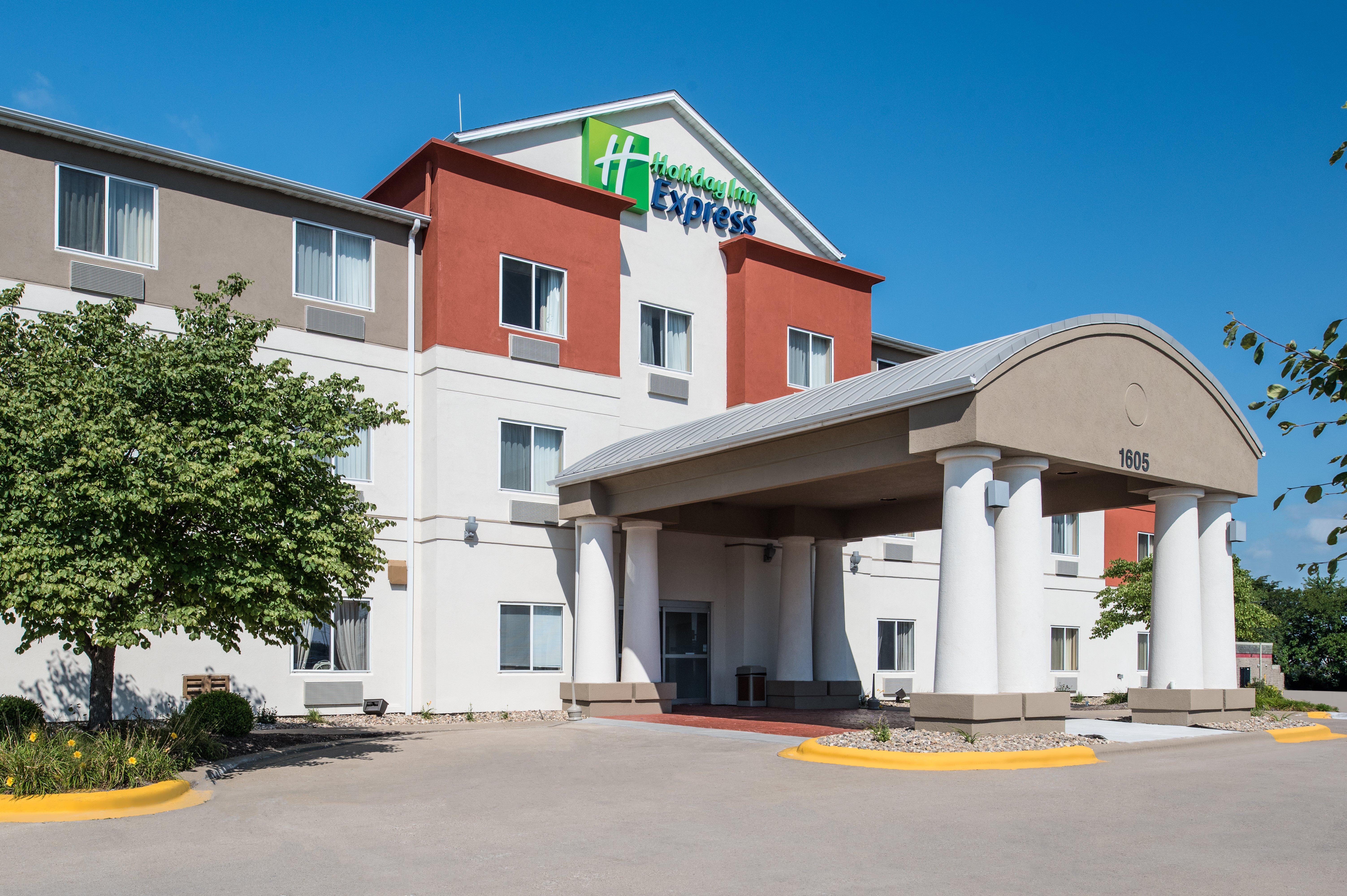 Holiday Inn Express Hotel & Suites Burlington By Ihg Kültér fotó