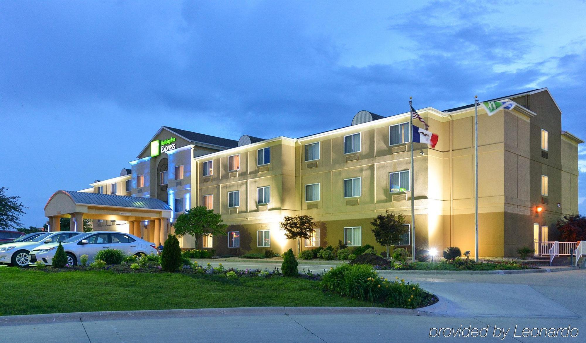 Holiday Inn Express Hotel & Suites Burlington By Ihg Kültér fotó