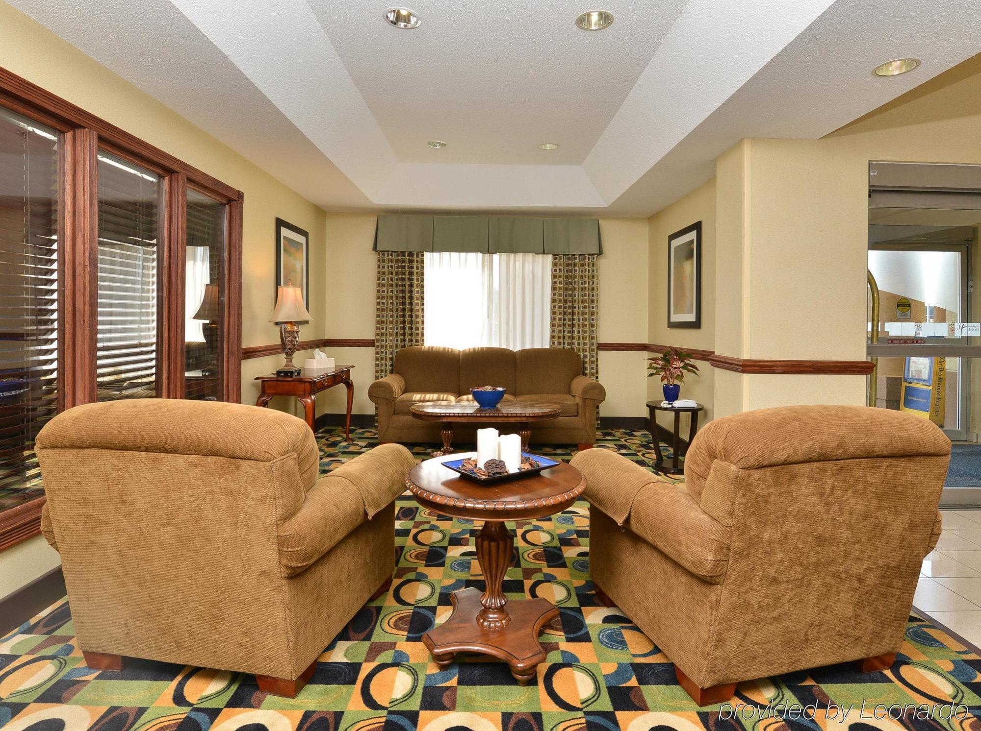 Holiday Inn Express Hotel & Suites Burlington By Ihg Kültér fotó