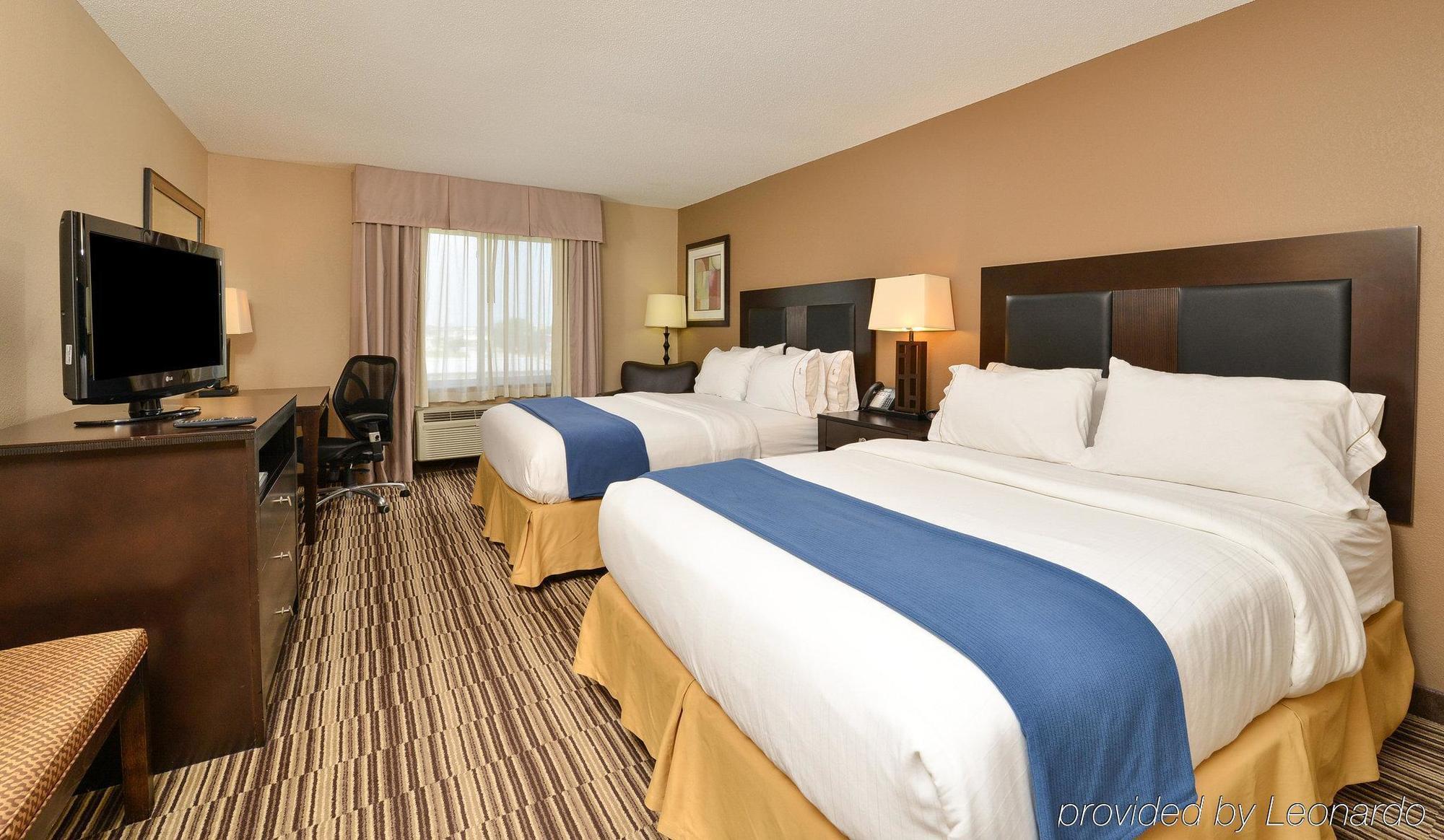 Holiday Inn Express Hotel & Suites Burlington By Ihg Kültér fotó