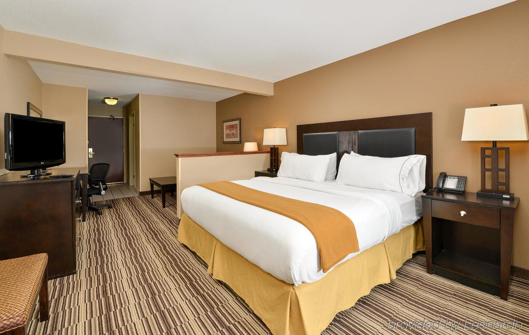 Holiday Inn Express Hotel & Suites Burlington By Ihg Kültér fotó