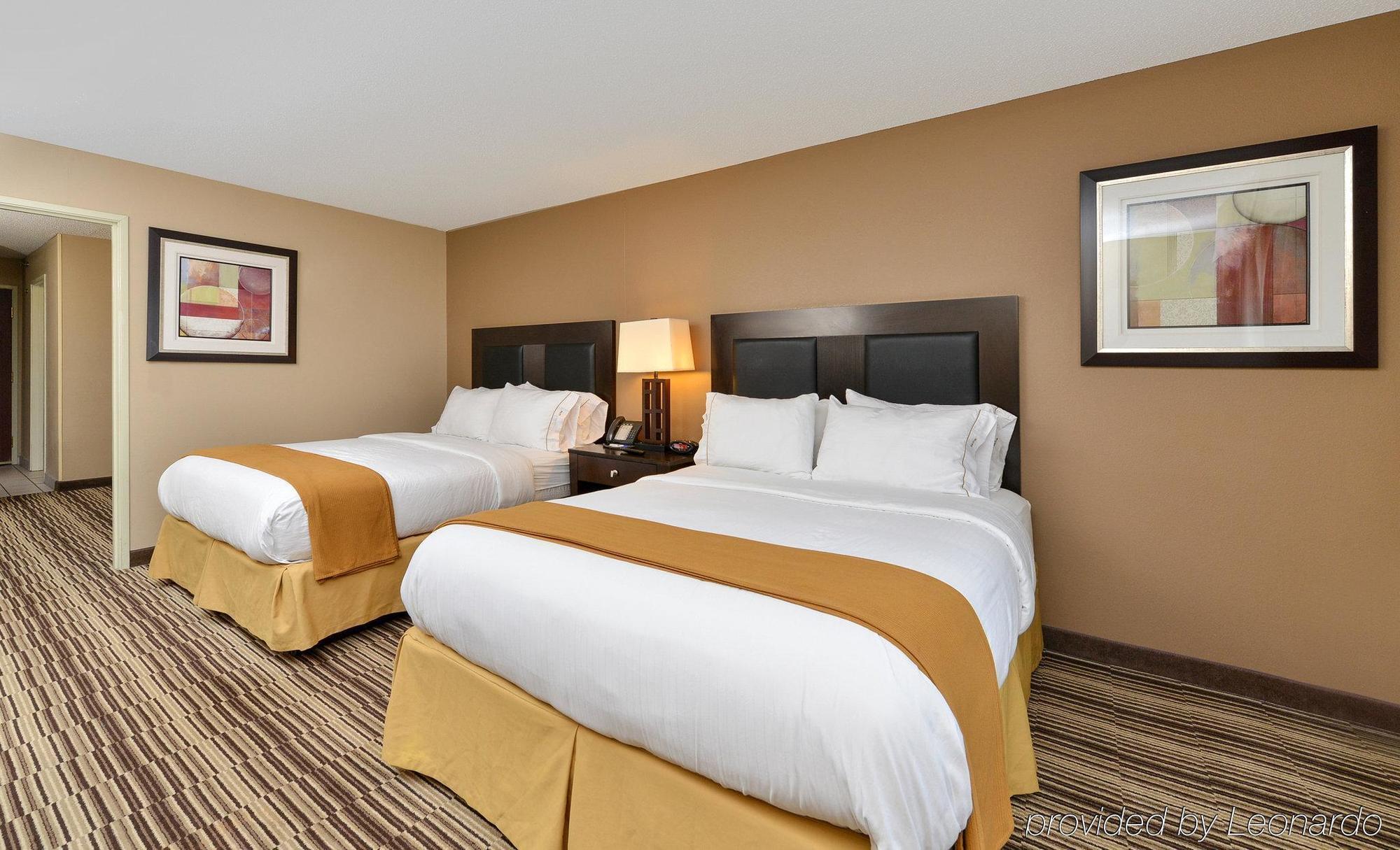 Holiday Inn Express Hotel & Suites Burlington By Ihg Kültér fotó