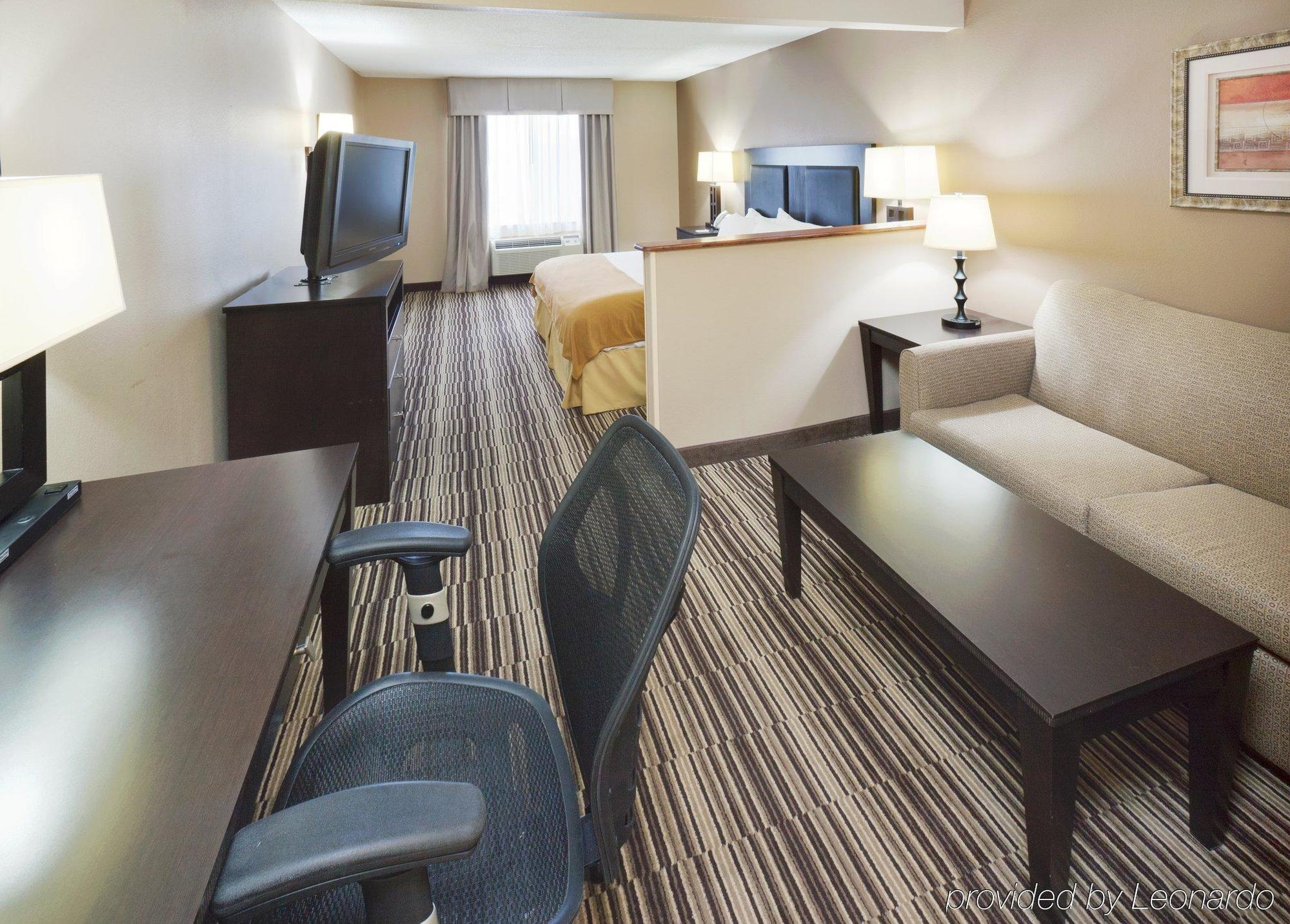 Holiday Inn Express Hotel & Suites Burlington By Ihg Szoba fotó